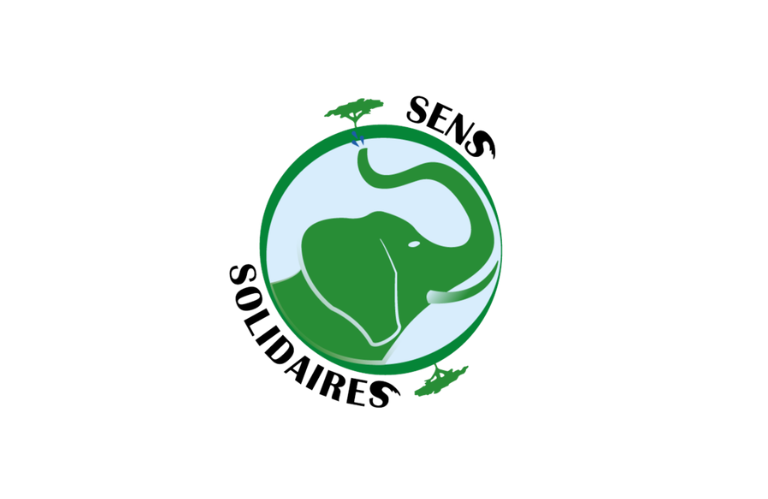 Sens Solidaire Logo - éléphant vert sur fond bleu avec des arbres